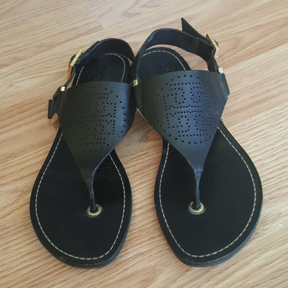 tb flat sandals